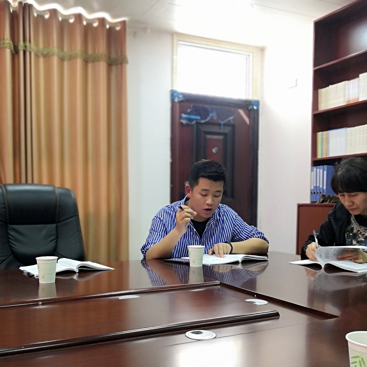 青春之花应该绽放在汗水与荆棘中