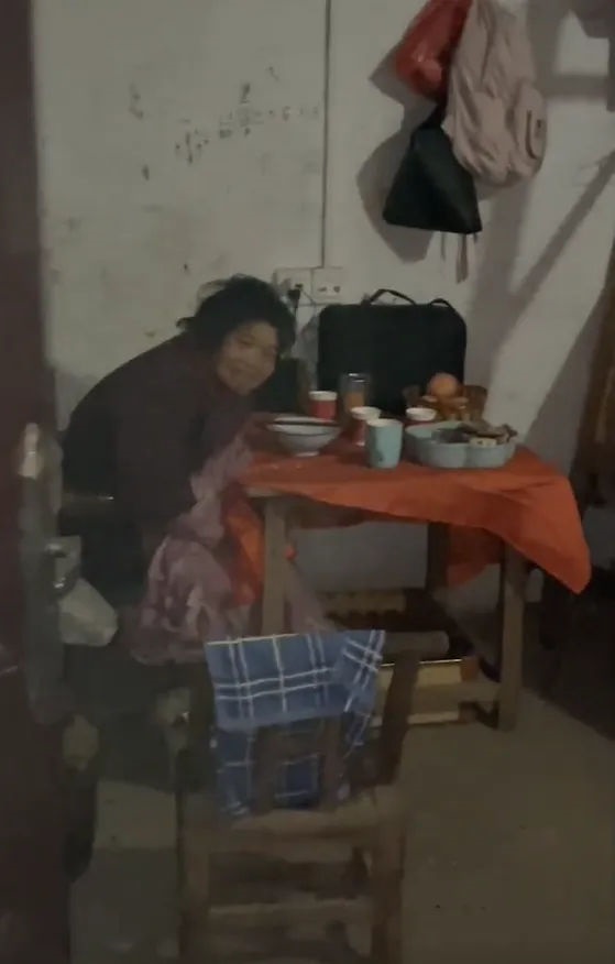 独自在家的外婆