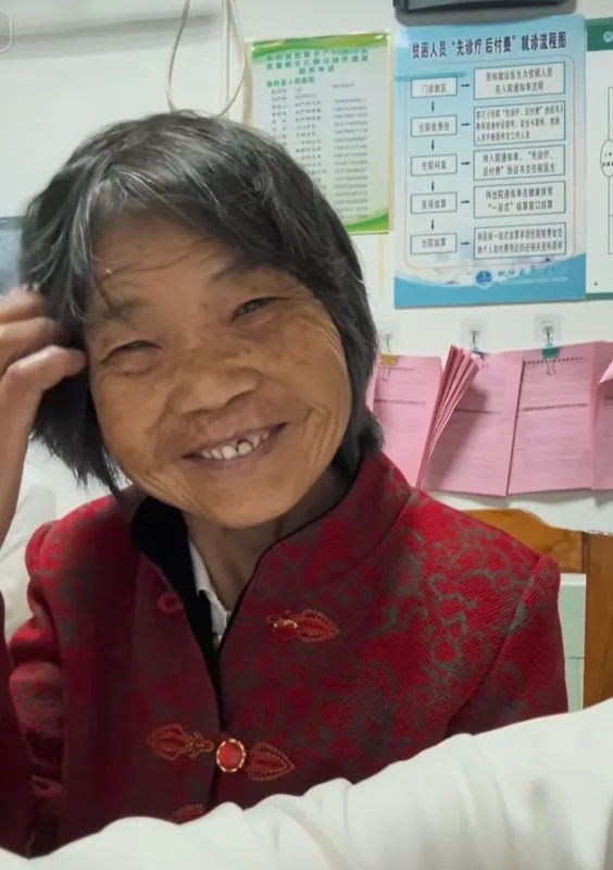 穿上新衣服的外婆